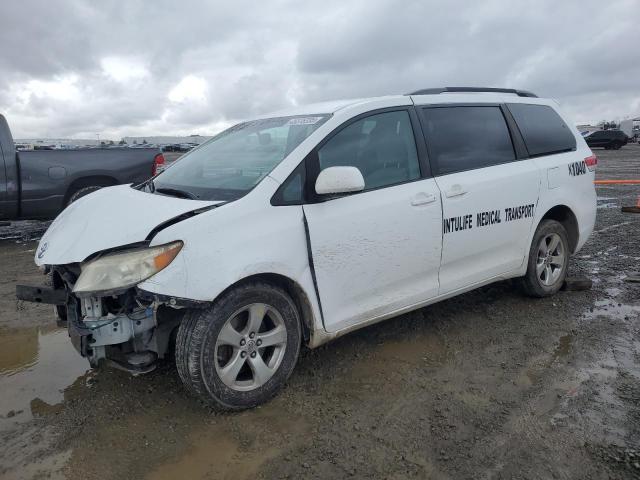 TOYOTA SIENNA LE
