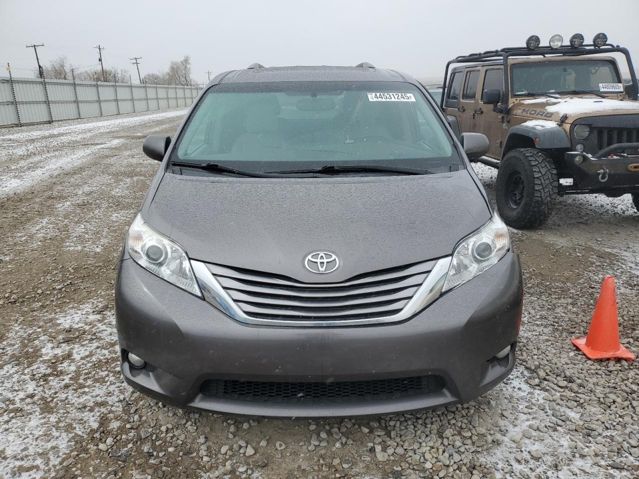 TOYOTA SIENNA XLE
