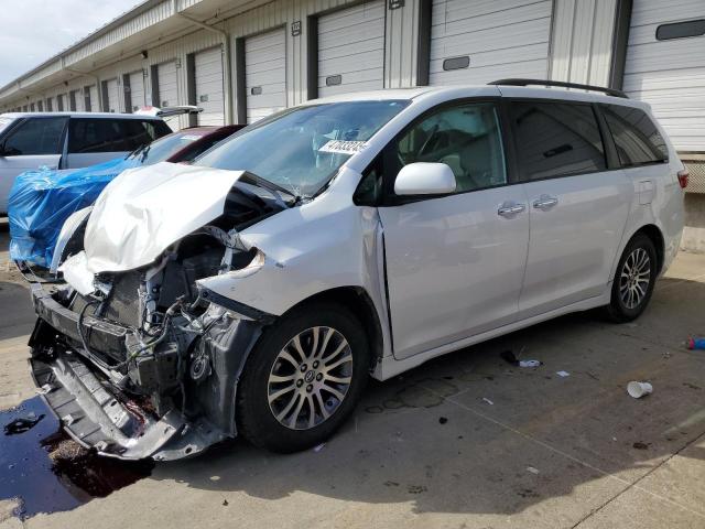 TOYOTA SIENNA XLE