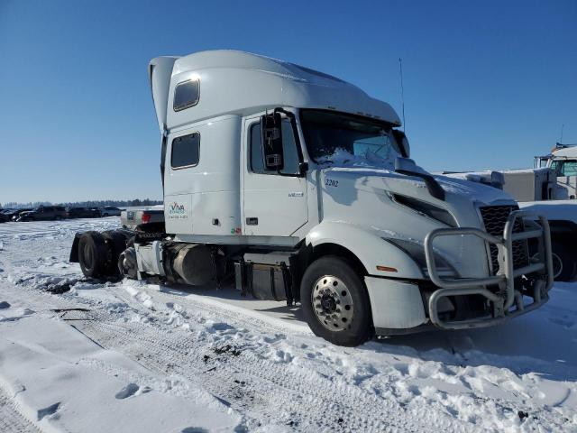 VOLVO VN VNL 2023 white  diesel 4V4NC9EH9PN304073 photo #1