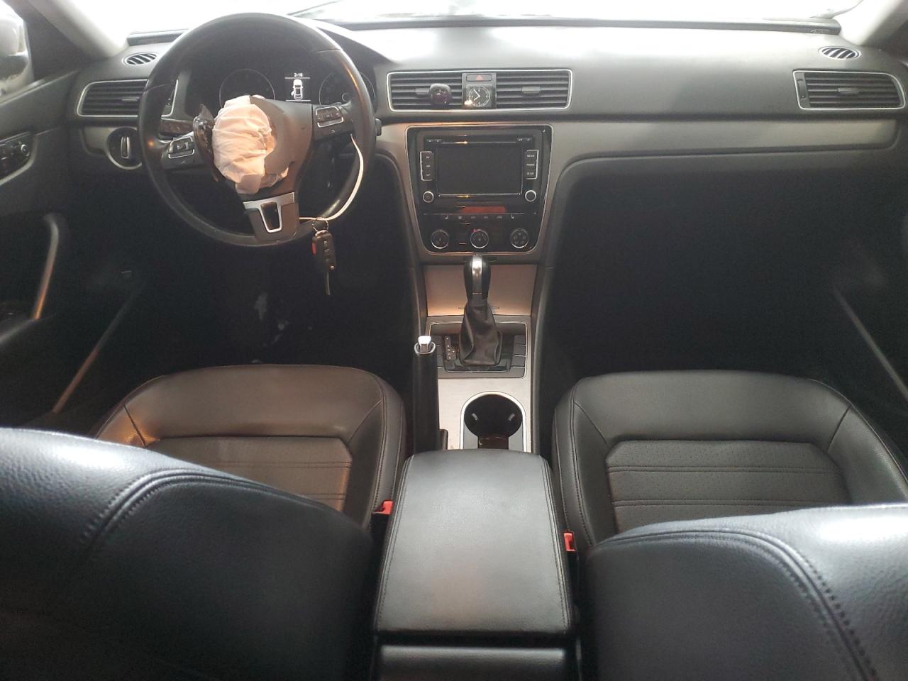 VOLKSWAGEN PASSAT SE