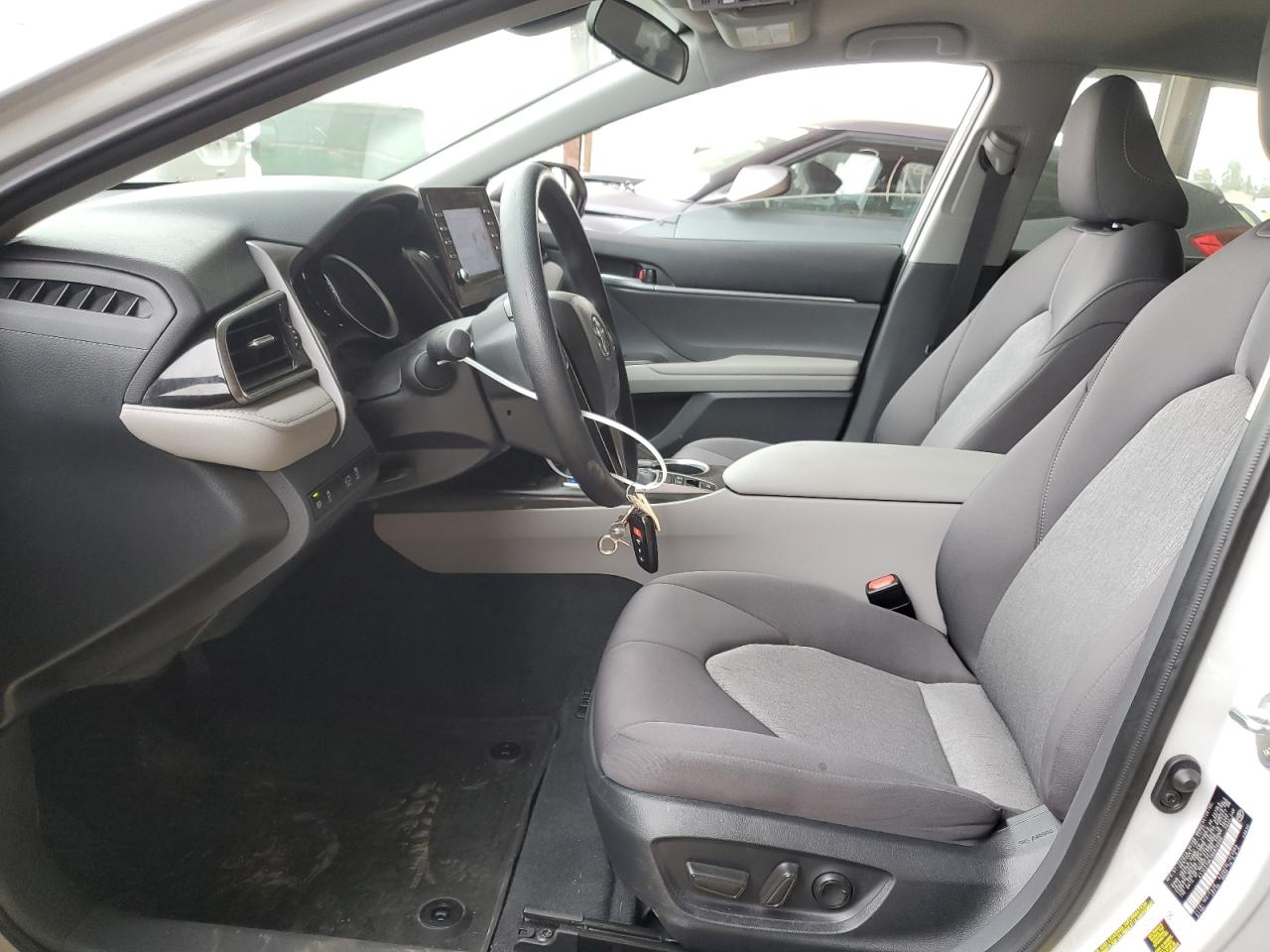 Toyota Camry le 2024