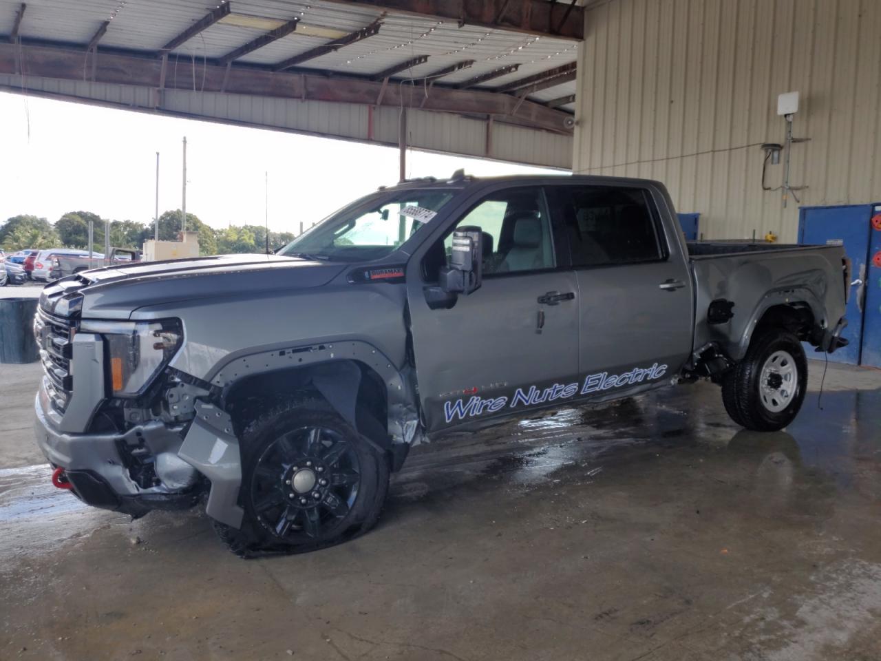 GMC SIERRA K2500 AT4