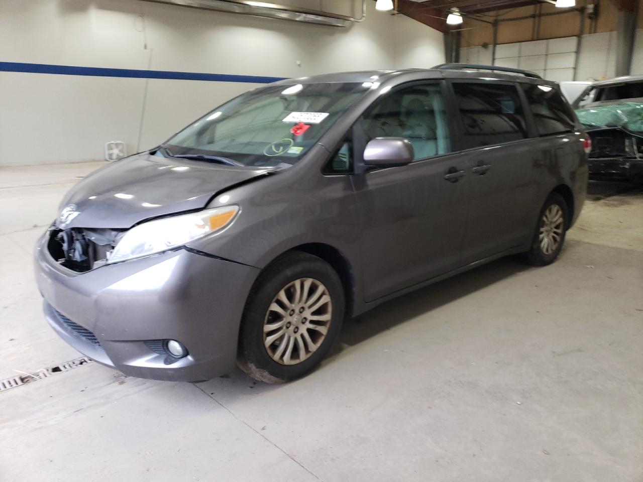 TOYOTA SIENNA XLE