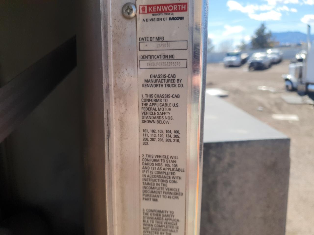 Lot #3235901028 2011 KENWORTH T800