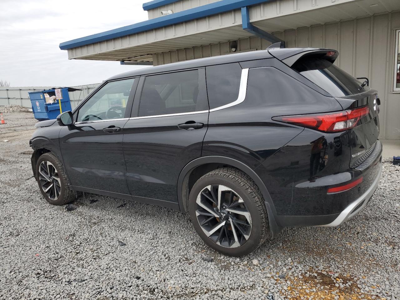 MITSUBISHI OUTLANDER SE