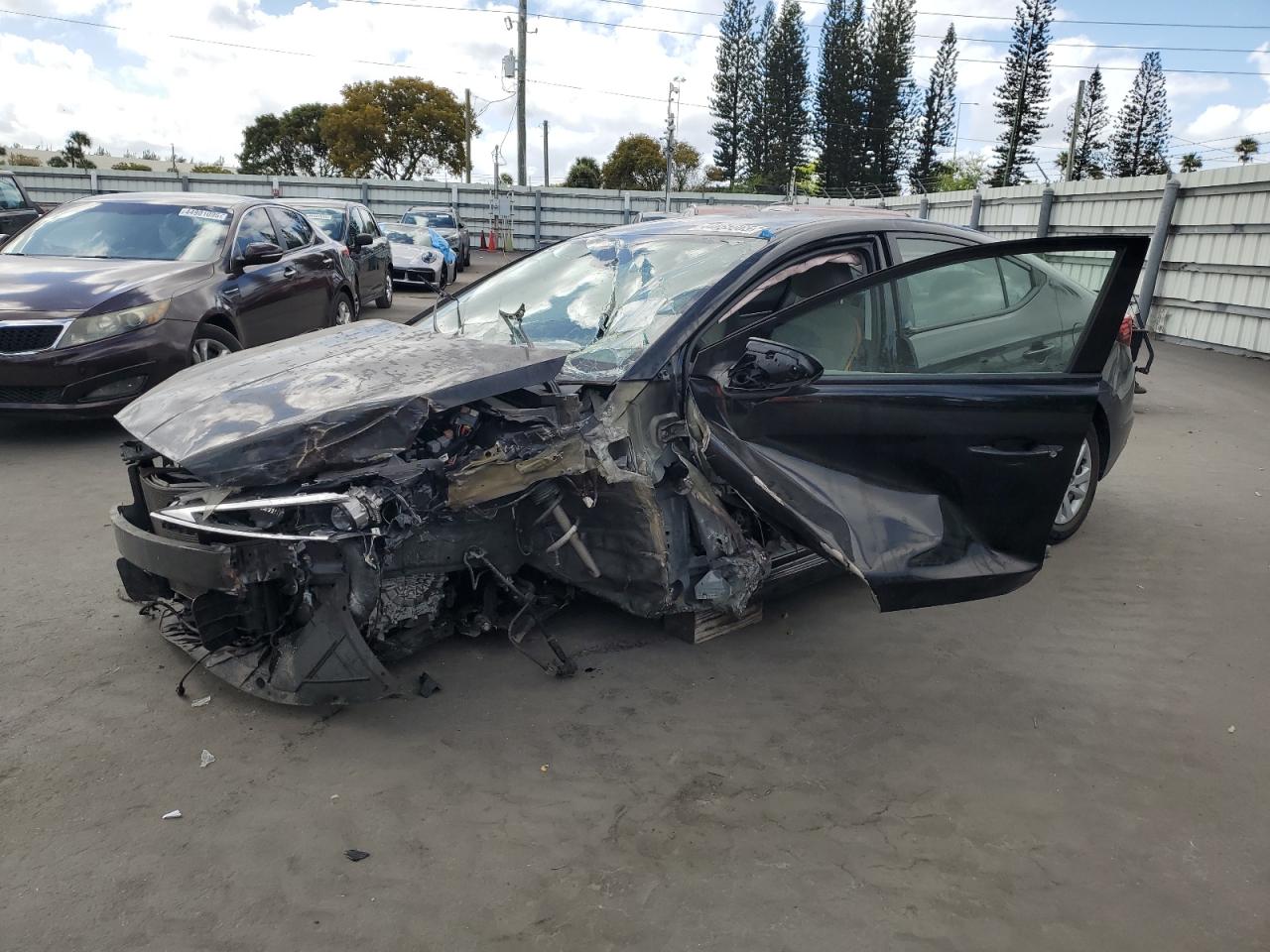 HYUNDAI ELANTRA SE