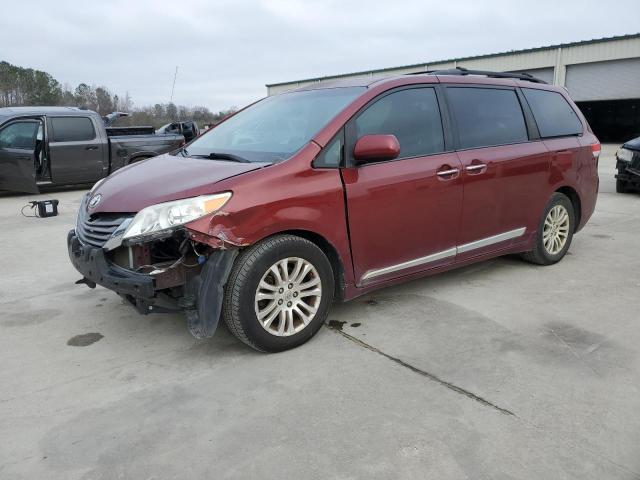 TOYOTA SIENNA XLE