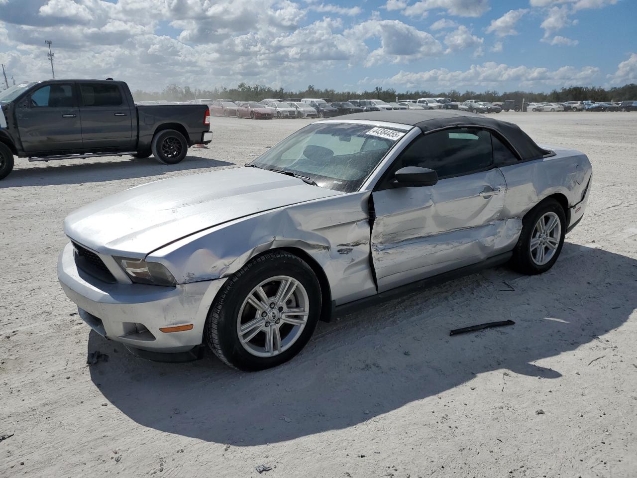 FORD MUSTANG