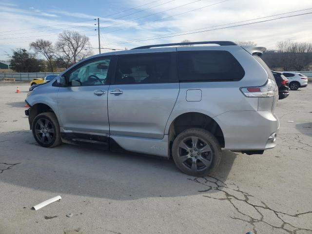 2017 TOYOTA SIENNA SE 5TDXZ3DC2HS838095