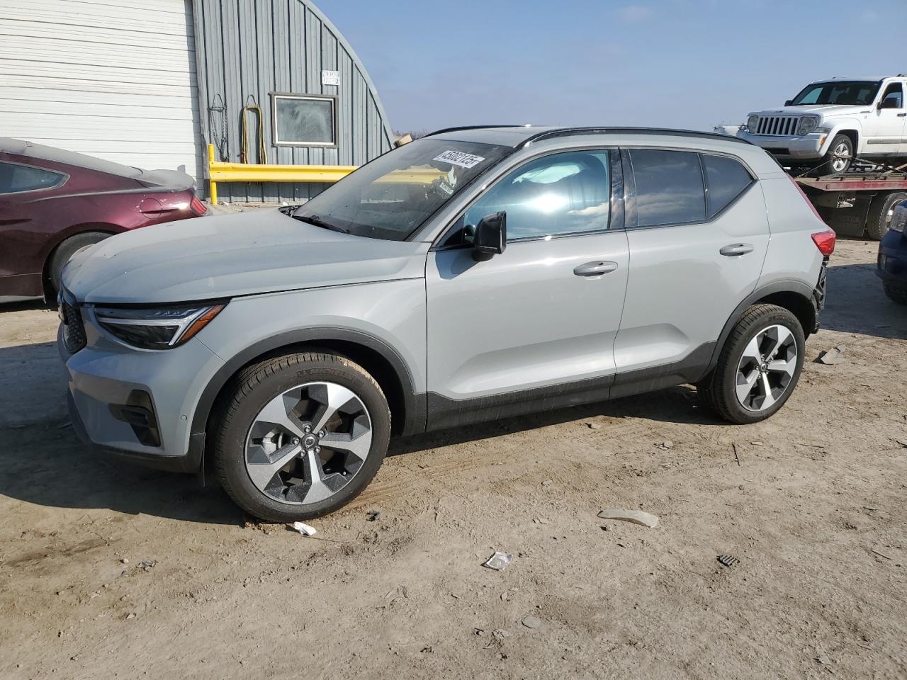 VOLVO XC40 PLUS