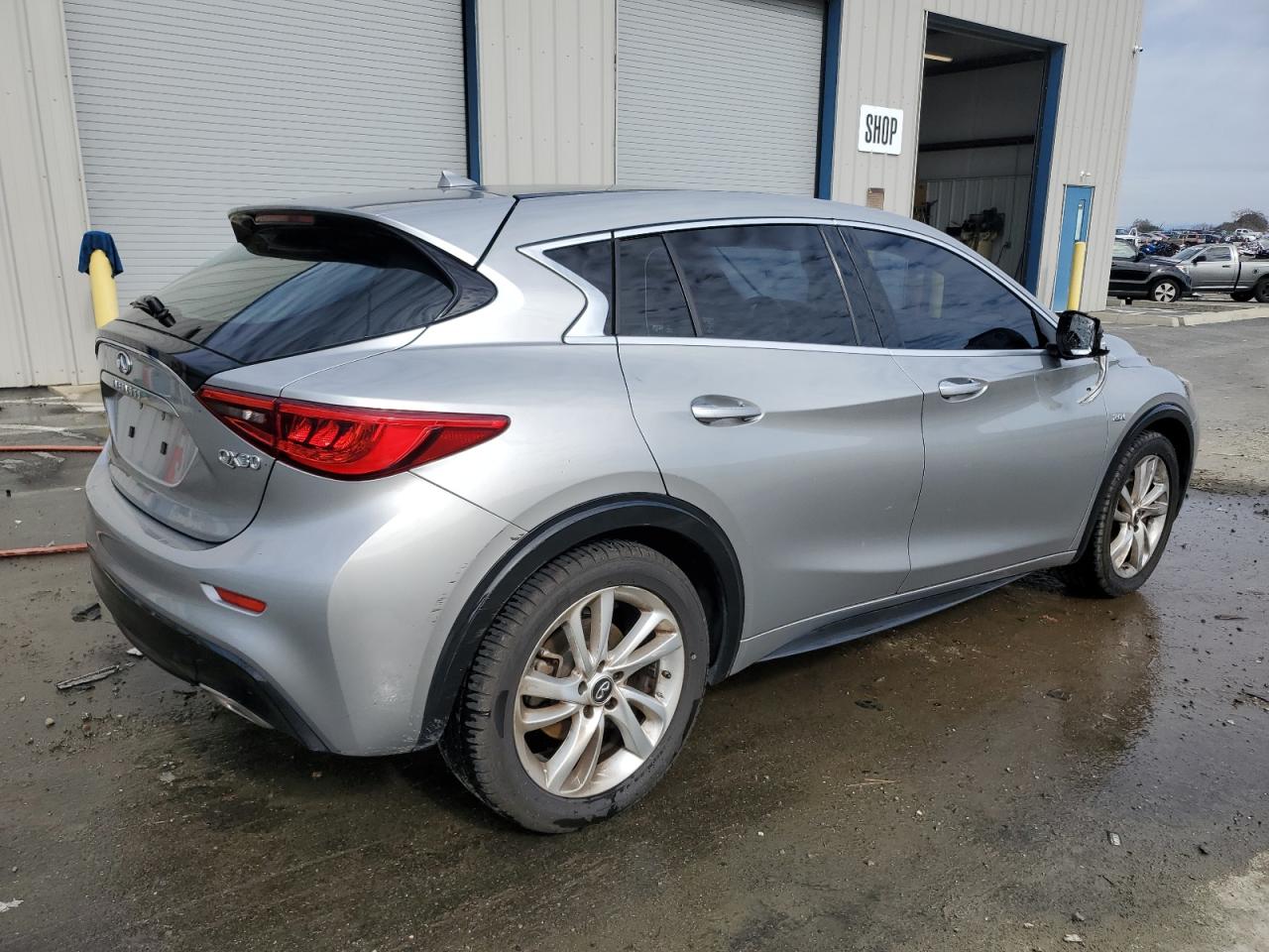 INFINITI QX30 BASE