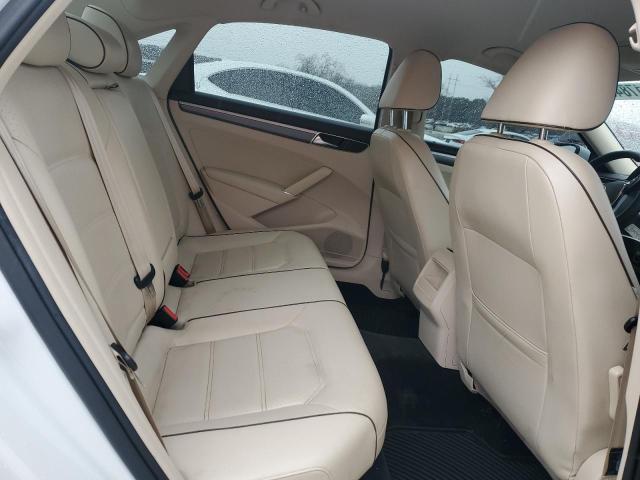 2017 VOLKSWAGEN PASSAT R-L - 1VWDT7A33HC028084
