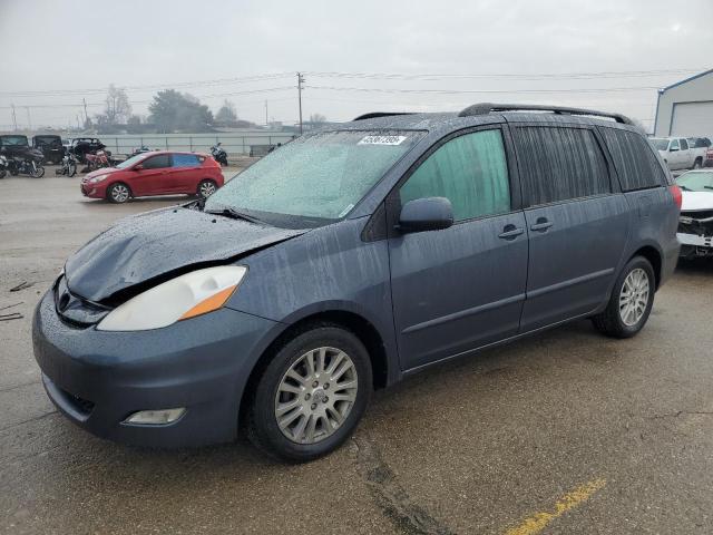 TOYOTA SIENNA XLE