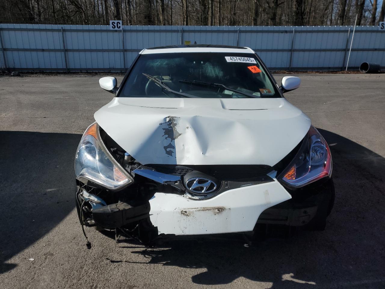 Hyundai Veloster 2013