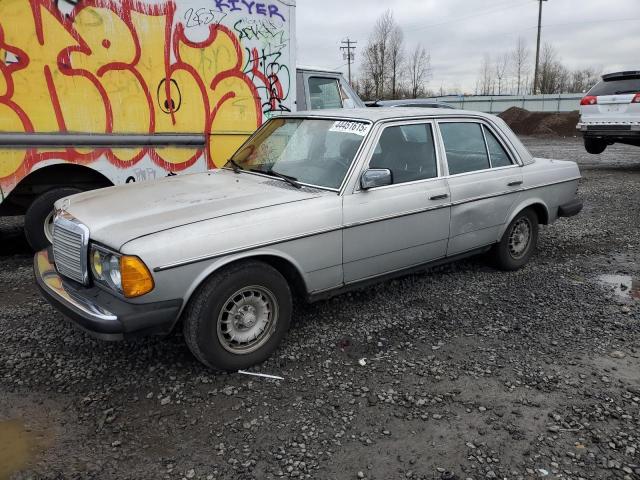 MERCEDES-BENZ 240 D