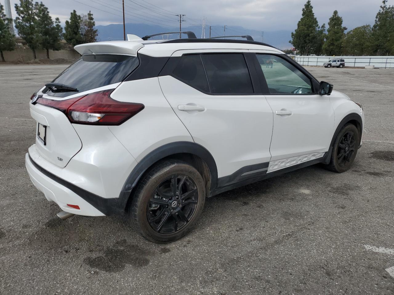 NISSAN KICKS SR