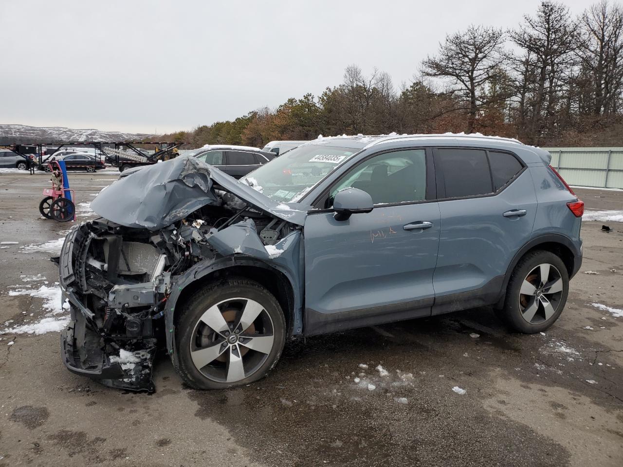 VOLVO XC40 T5 MOMENTUM