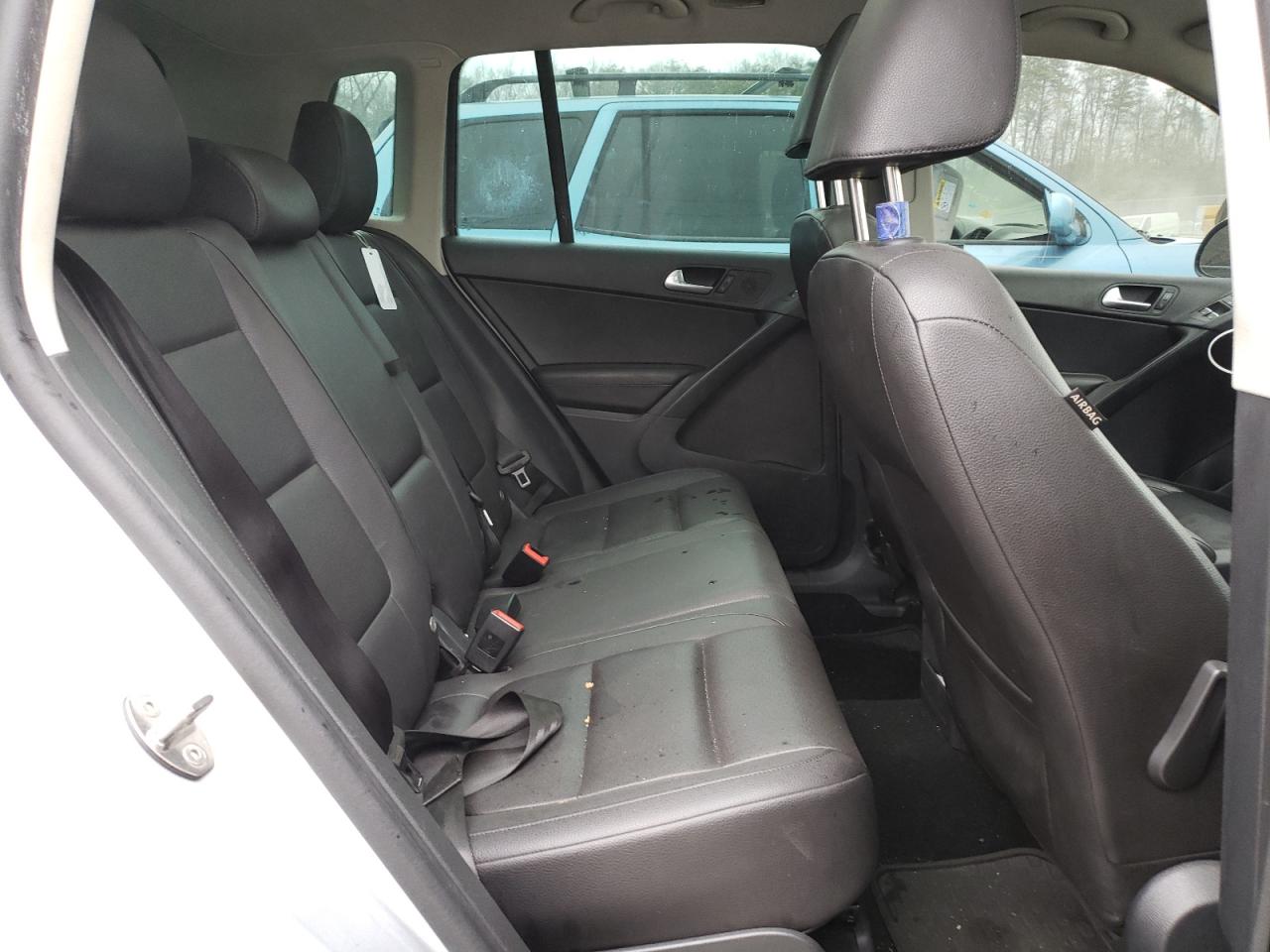 Volkswagen Tiguan s 2016