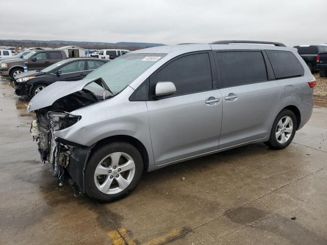 TOYOTA SIENNA LE