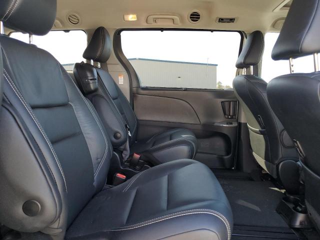 2018 TOYOTA SIENNA SE 5TDXZ3DC8JS949112