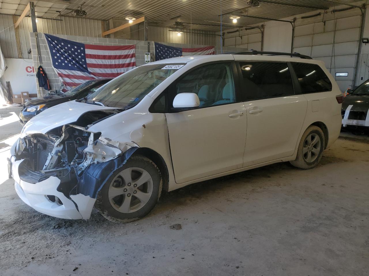 5TDKZ3DC6HS860045 TOYOTA SIENNA LE 2017