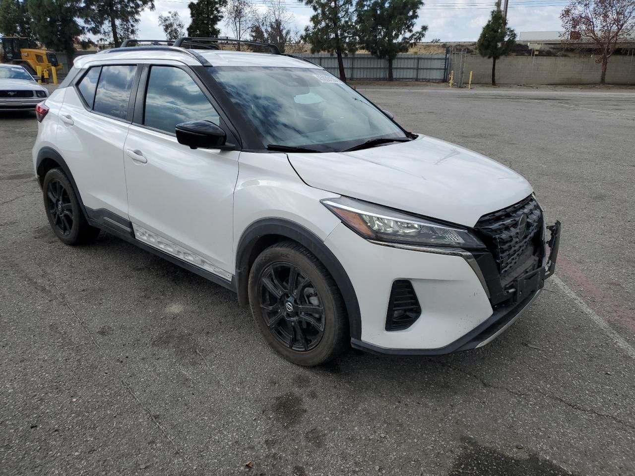 NISSAN KICKS SR