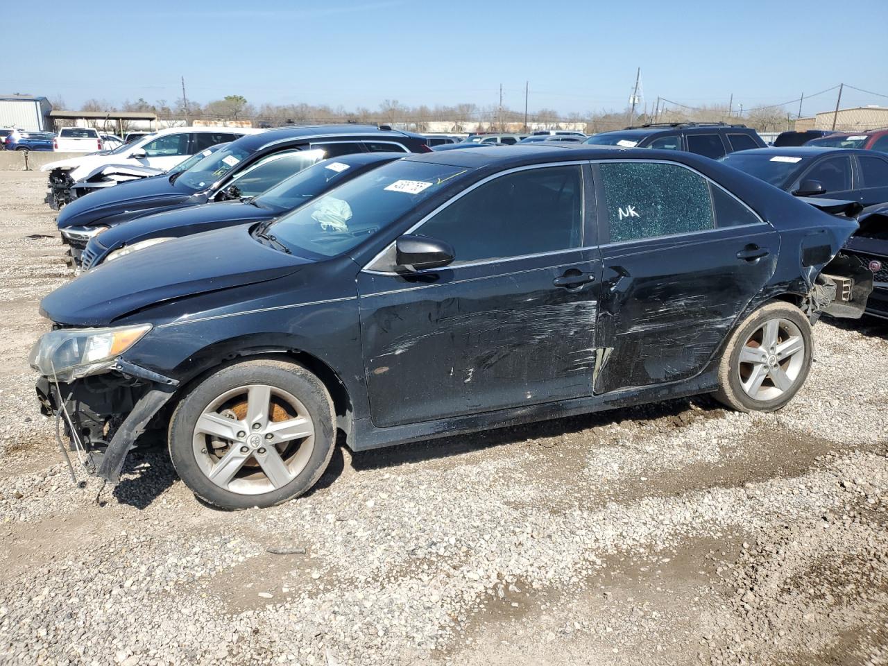 TOYOTA CAMRY BASE