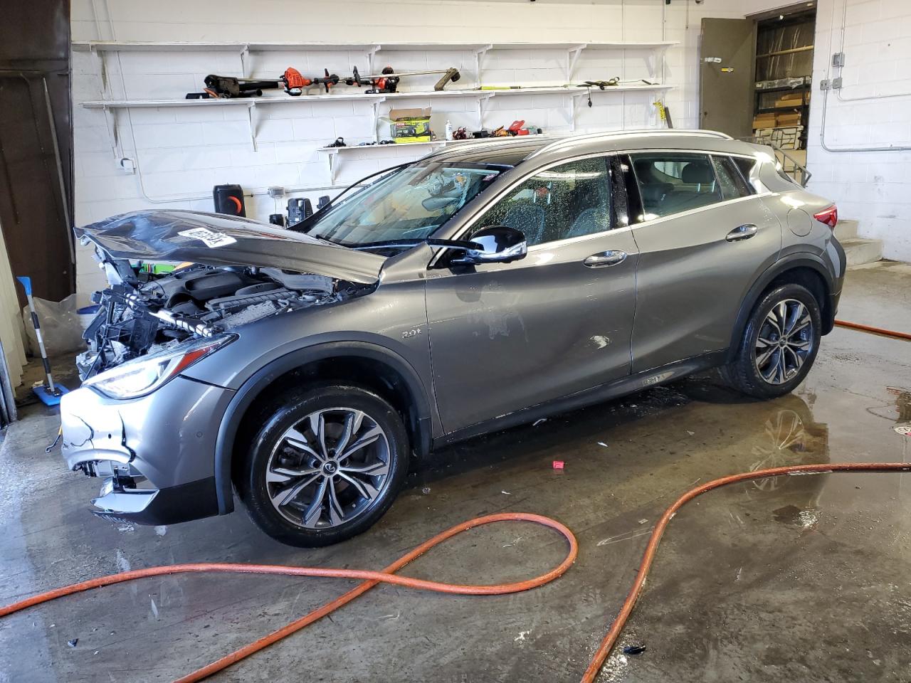 INFINITI QX30 LUXE