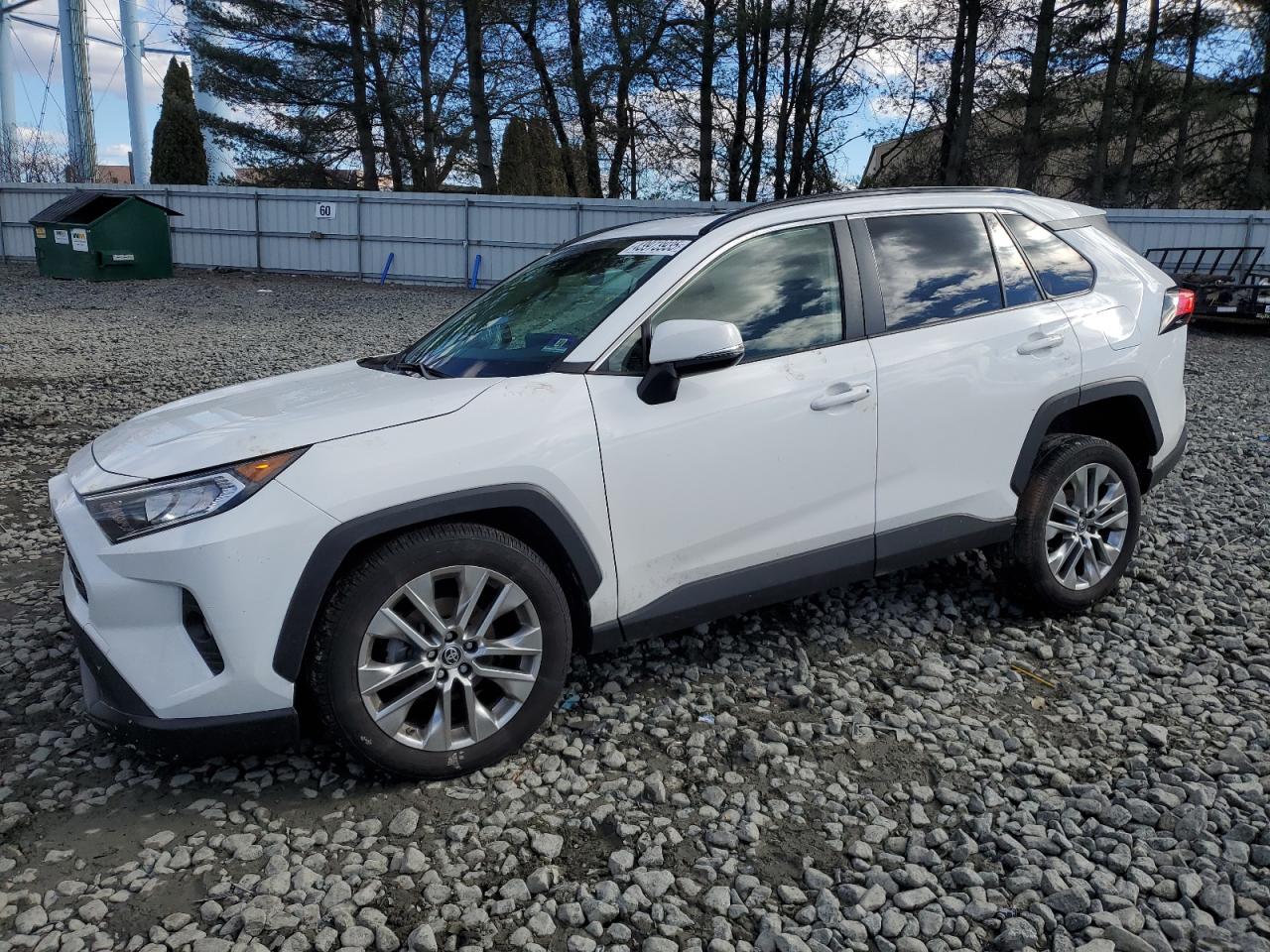 TOYOTA RAV4 XLE PREMIUM