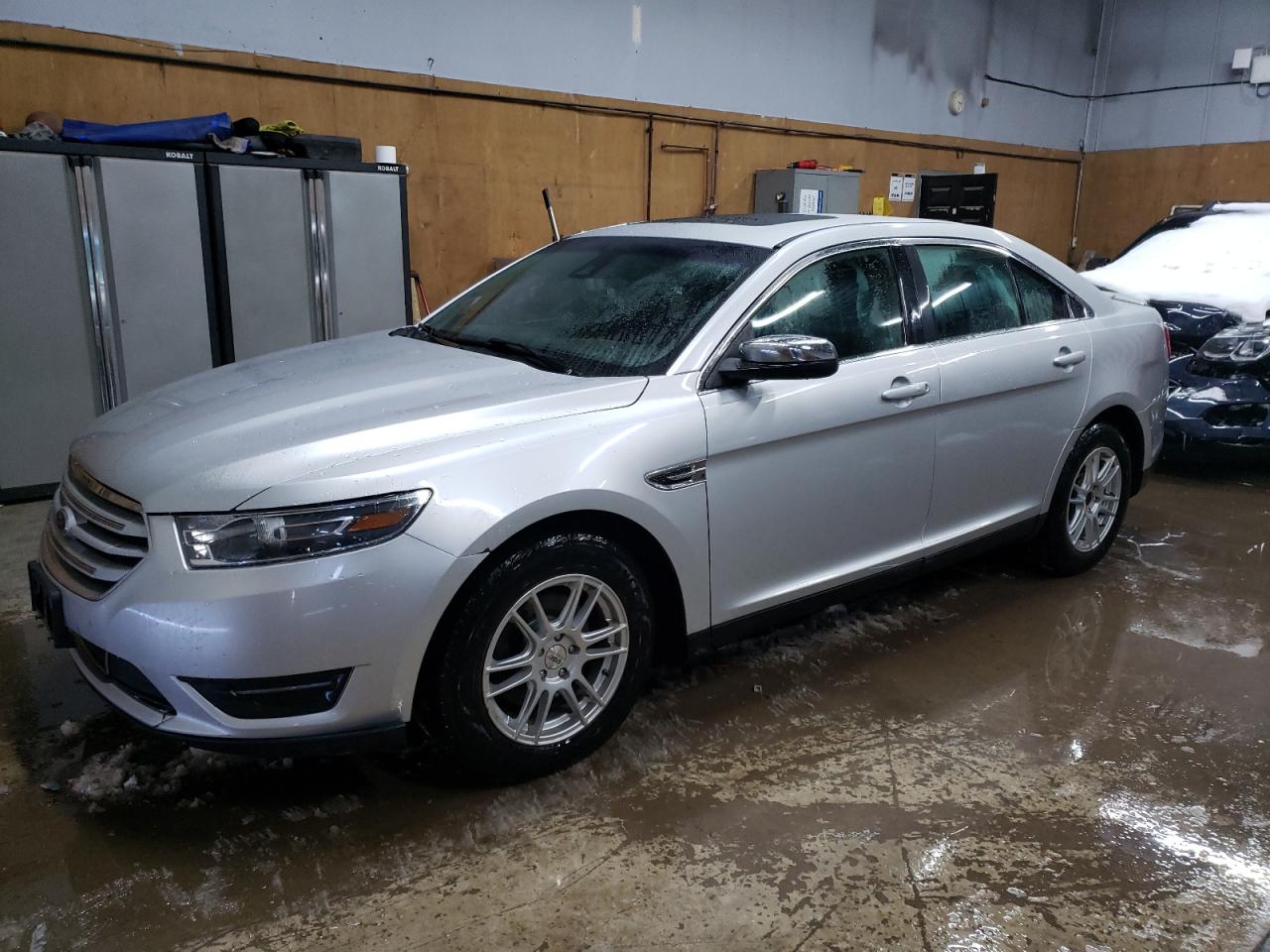 1FAHP2J88HG124329 FORD TAURUS LIM 2017
