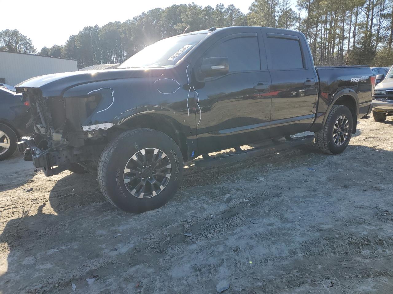 NISSAN TITAN SV