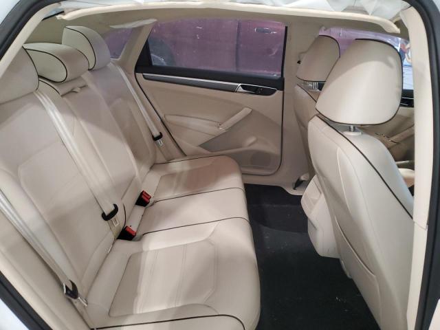 2017 VOLKSWAGEN PASSAT R-L 1VWDT7A30HC082331