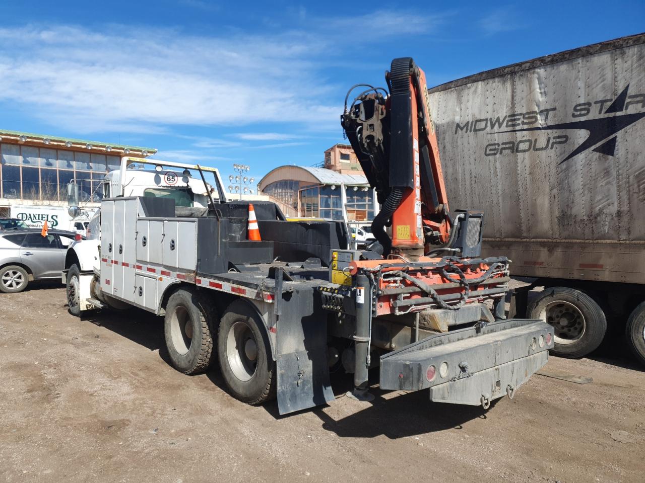 Lot #3235901028 2011 KENWORTH T800