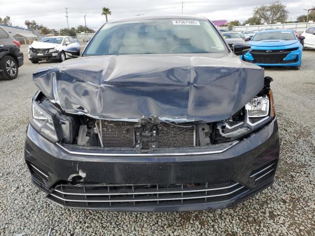 2017 VOLKSWAGEN PASSAT R-L 1VWDT7A35HC050698