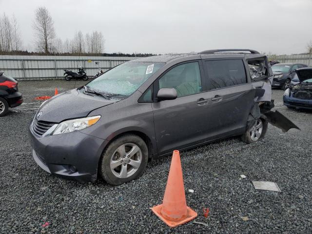 TOYOTA SIENNA LE