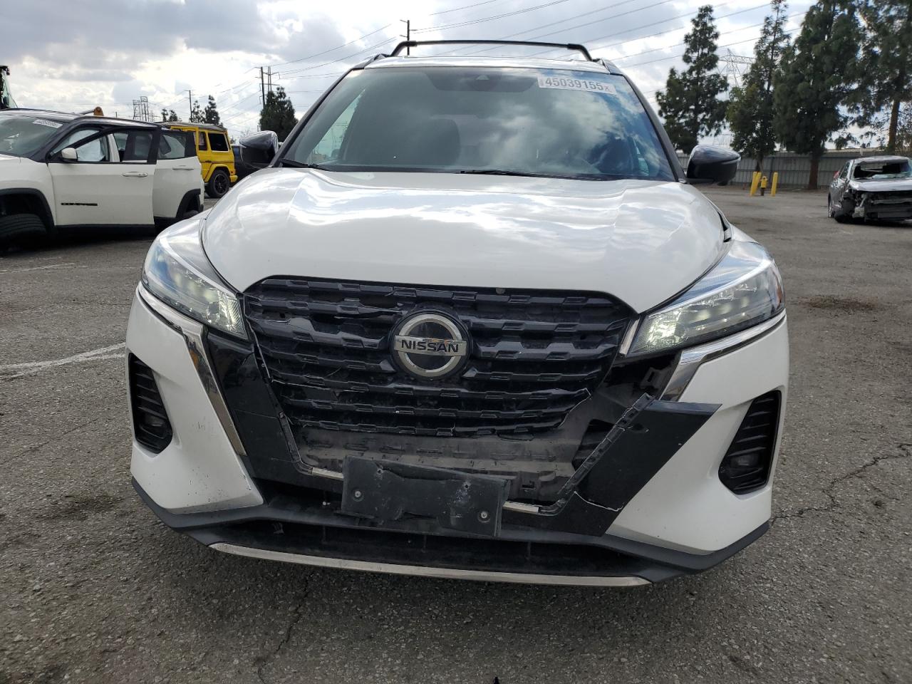 NISSAN KICKS SR