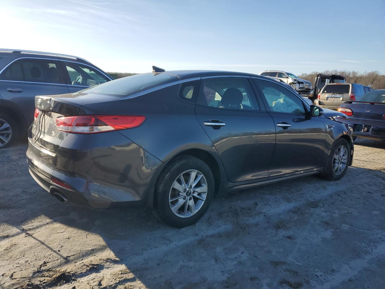 2017 Kia Optima Lx vin: 5XXGT4L30HG154124