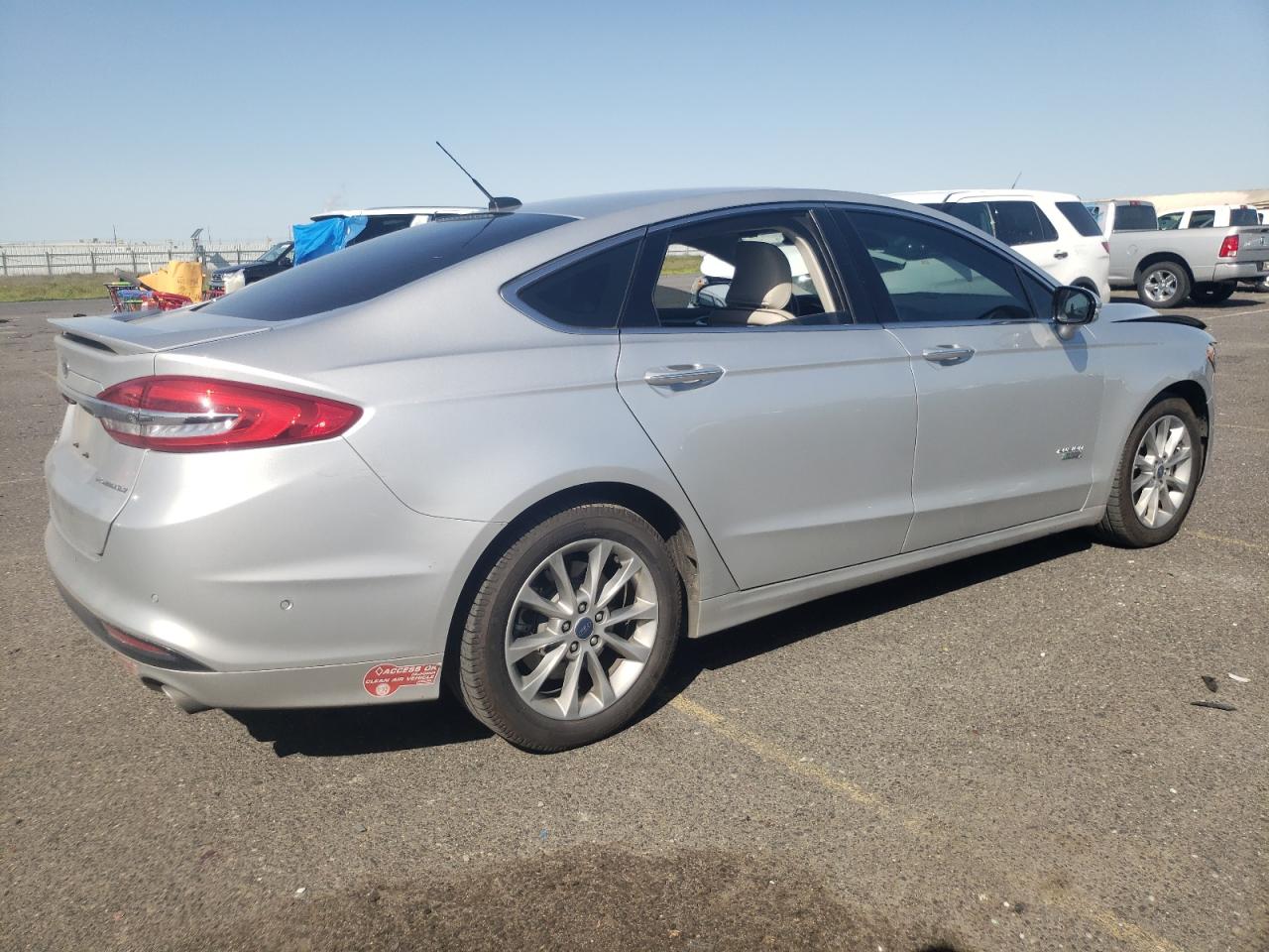 3FA6P0SU0HR329899 FORD FUSION 2017