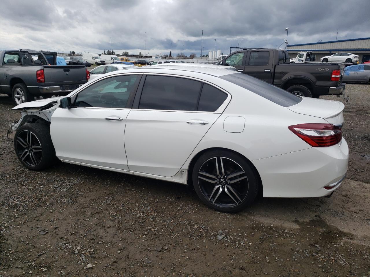 1HGCR2F16HA020338 HONDA ACCORD 2017
