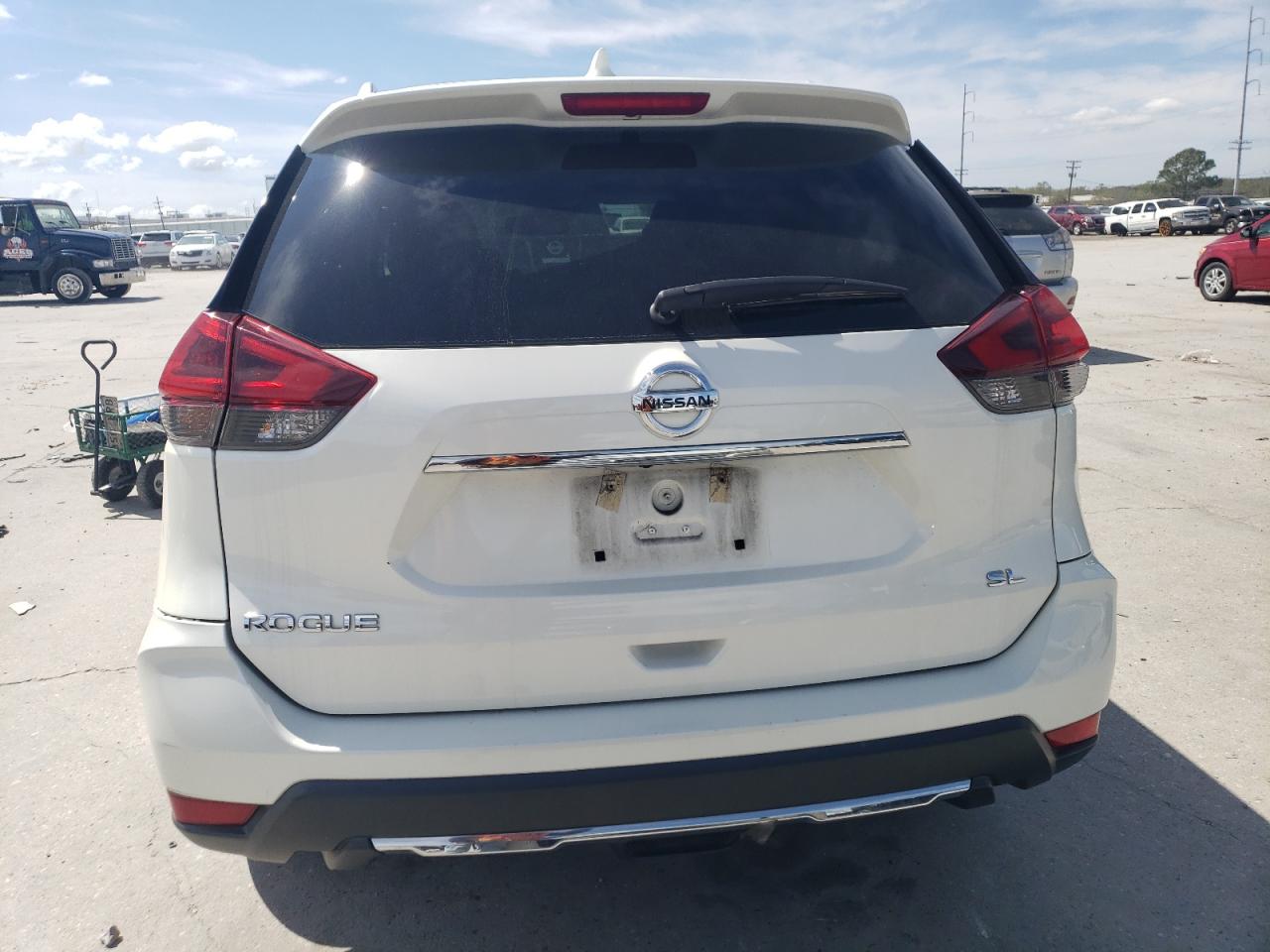 5N1AT2MT4JC710588 NISSAN ROGUE 2018