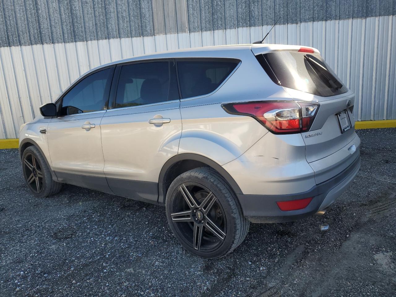 1FMCU9G92HUB30727 FORD ESCAPE 2017
