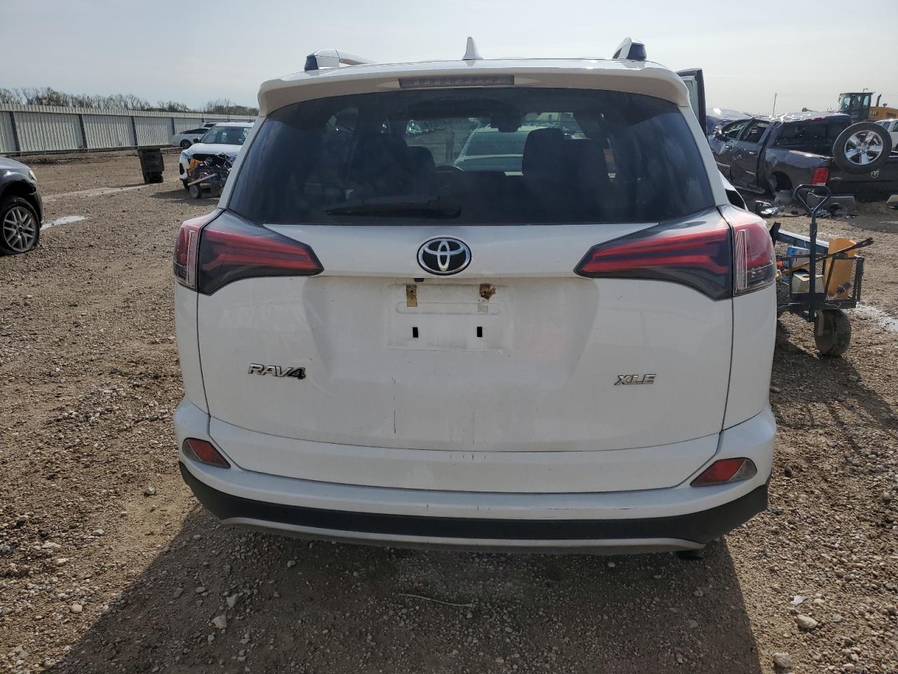 2T3WFREV9JW406325 TOYOTA RAV4 2018