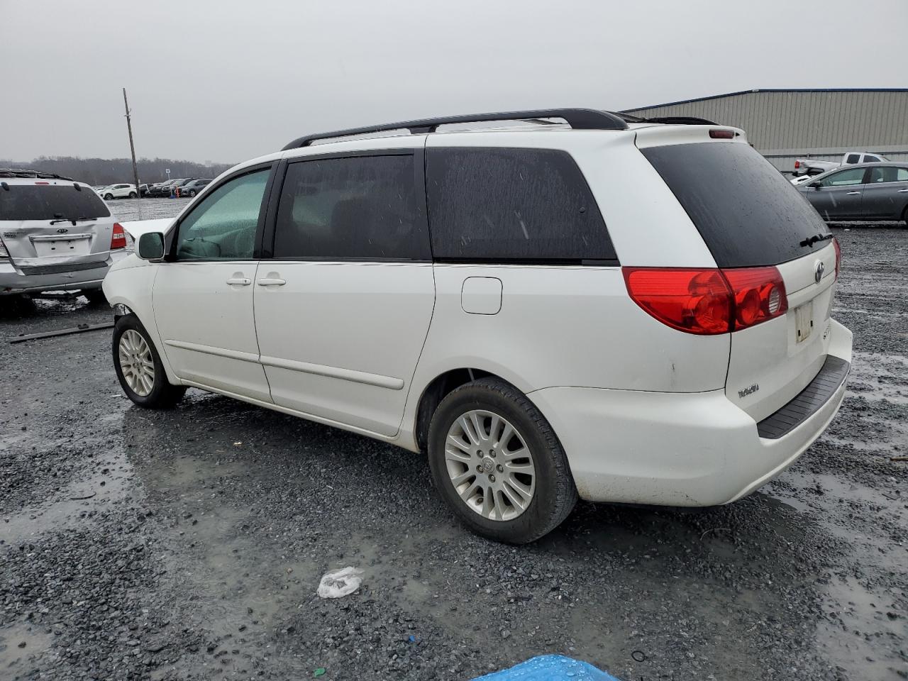 5TDYK4CC0AS338250 2010 Toyota Sienna Xle