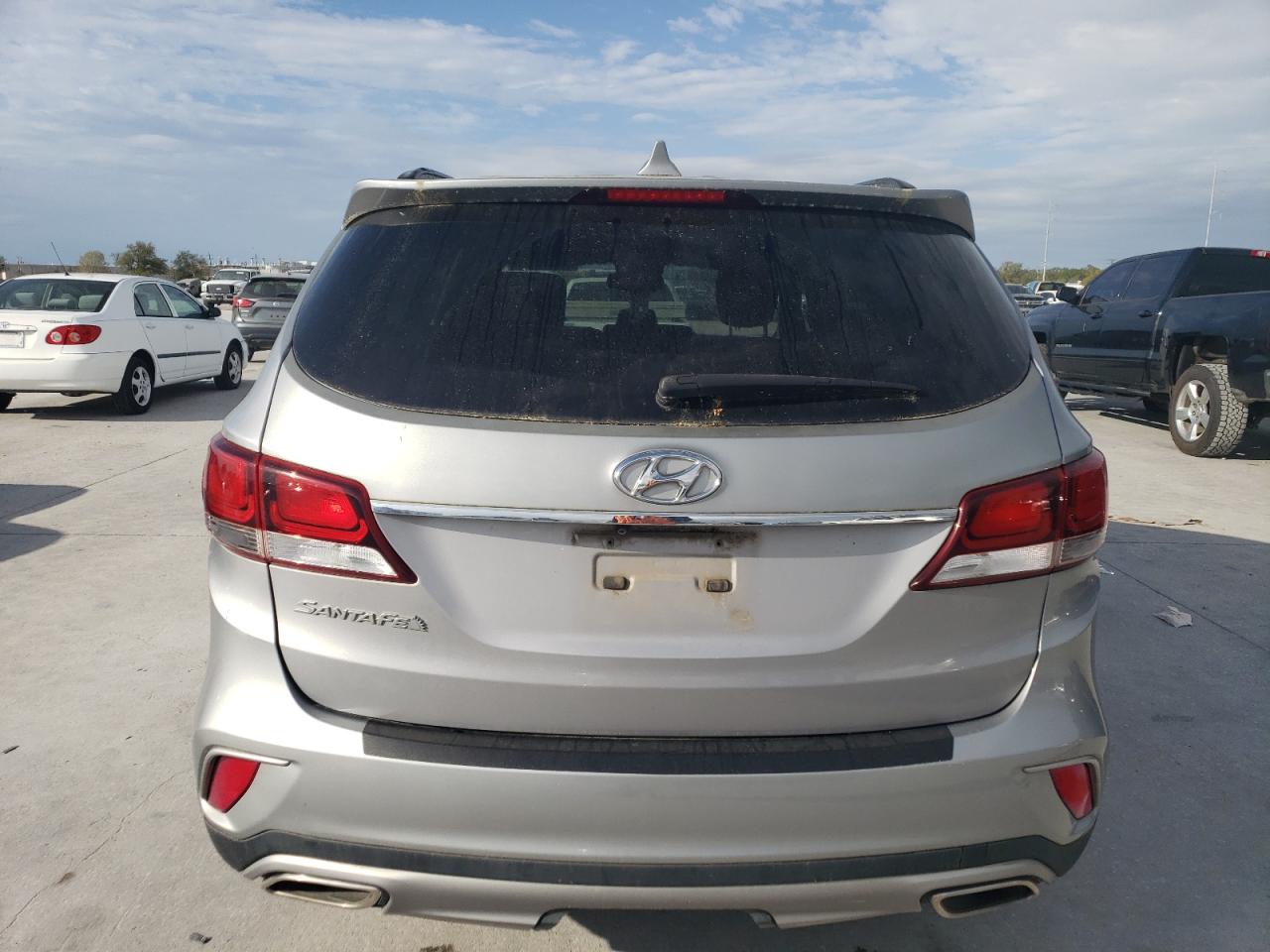 KM8SM4HF4HU185876 2017 Hyundai Santa Fe Se