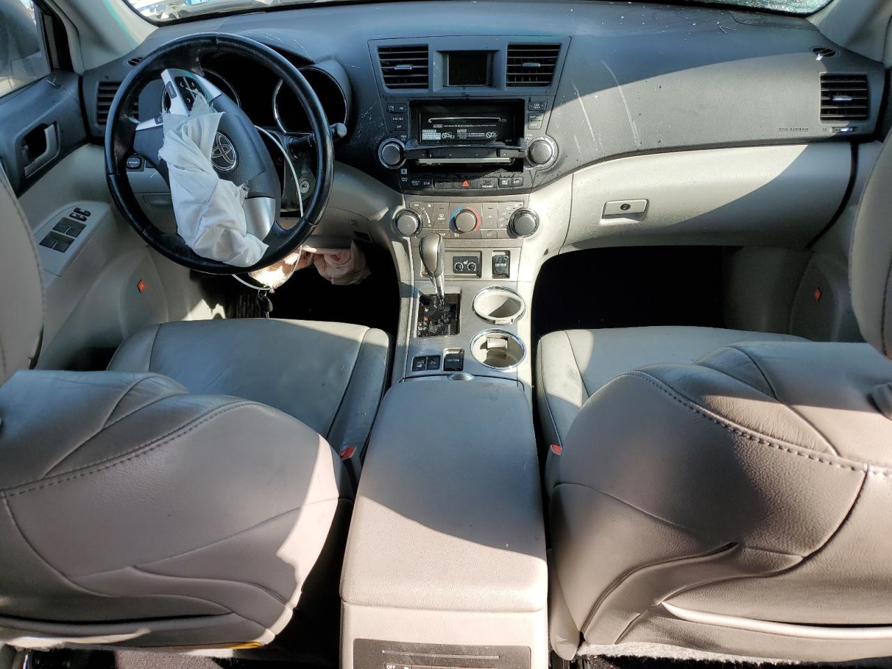 5TDBK3EH7BS073093 2011 Toyota Highlander Base