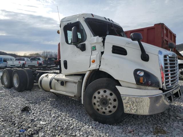 Lot #2404436090 2020 FREIGHTLINER CASCADIA 1 salvage car