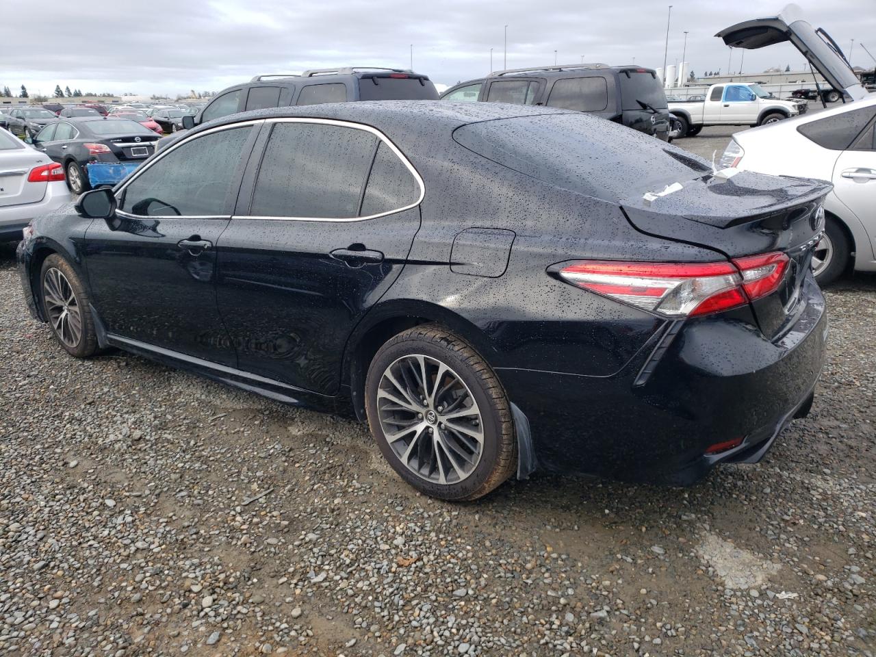 4T1B11HK0JU664385 TOYOTA CAMRY 2018