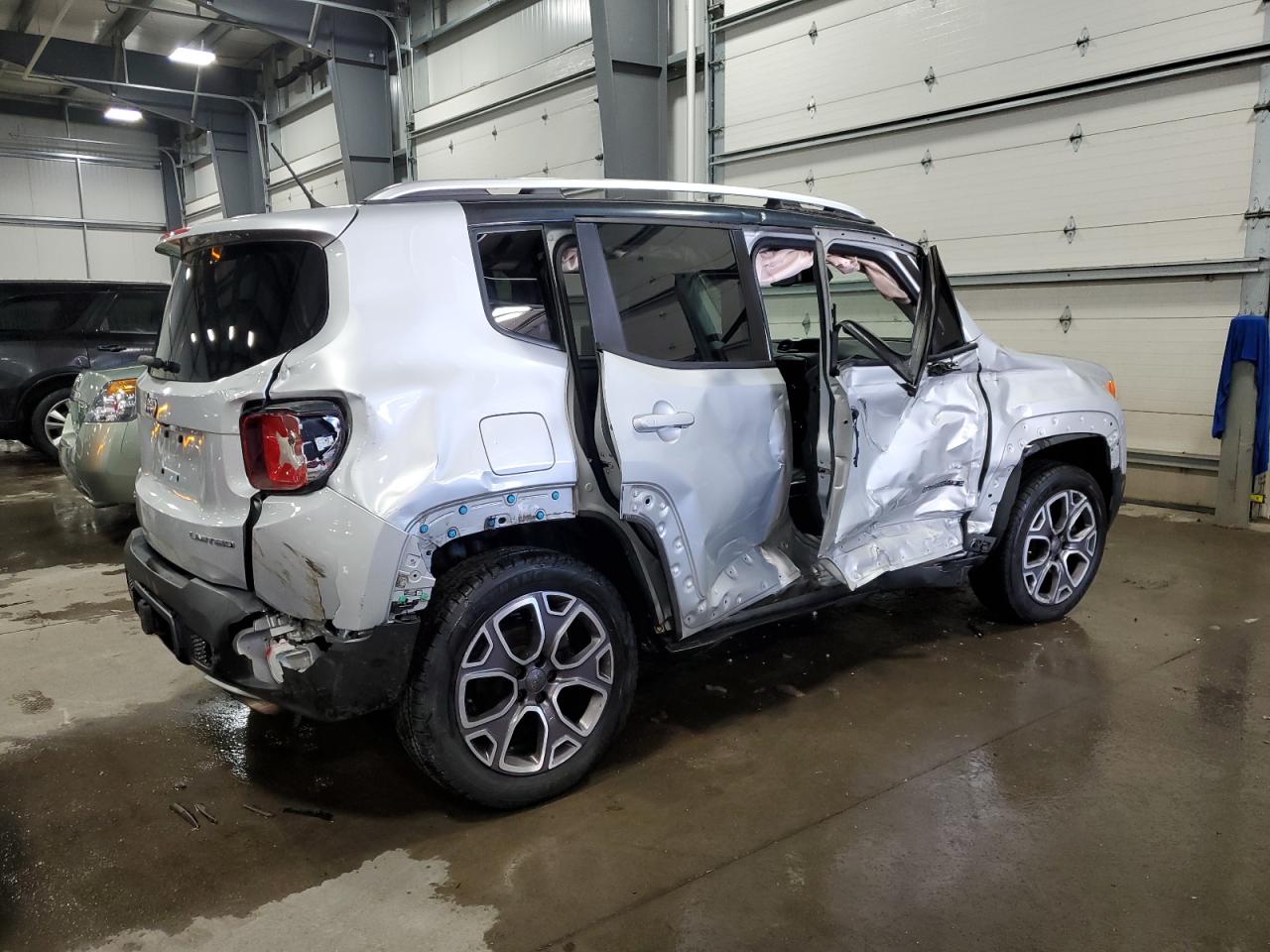 2015 Jeep Renegade Limited vin: ZACCJBDT4FPB32868