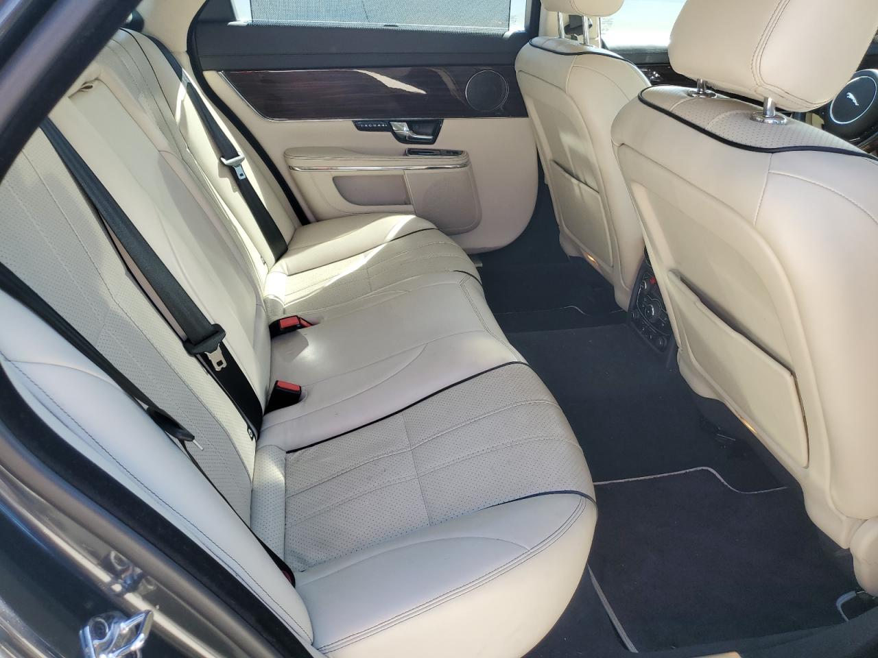 SAJWA2GB8CLV29775 2012 Jaguar Xjl